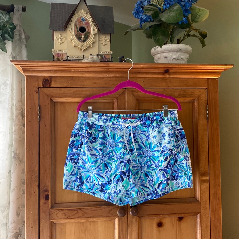Lilly Pulitzer Run Around Shorts size L